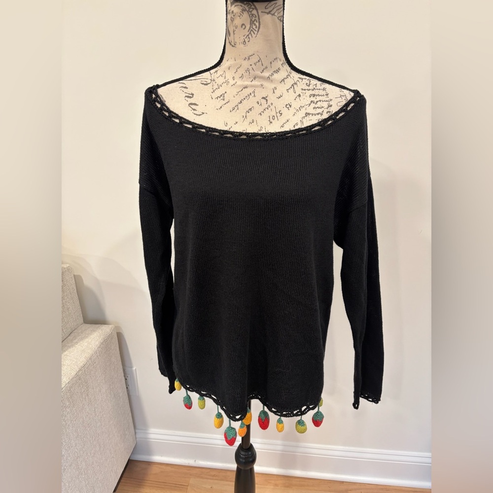 Vintage Lianne Barnes black knit top with crocheted berries Size 2